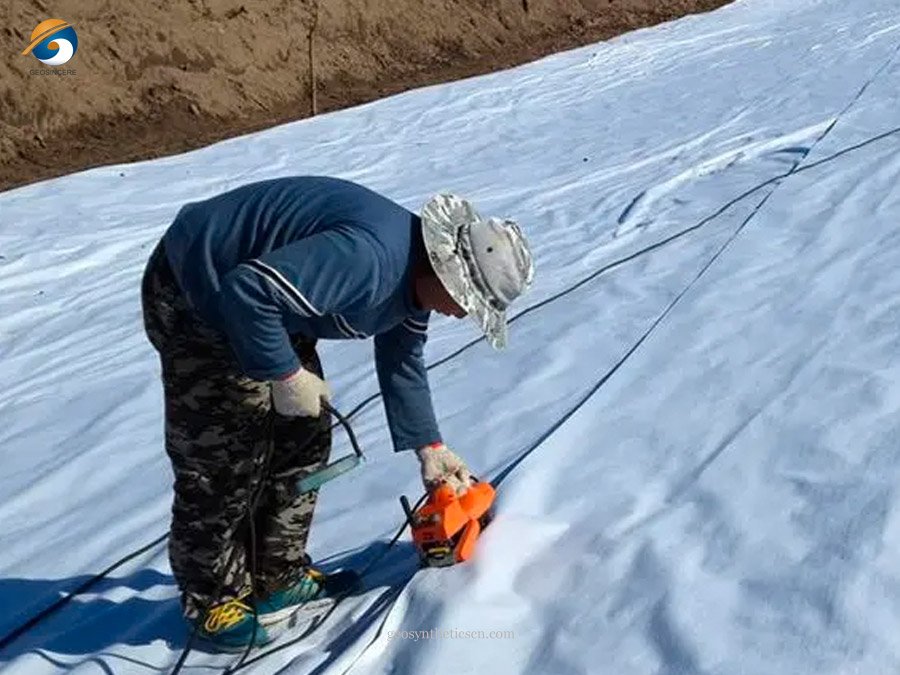 Difference of Textured And Composite Geomembrane