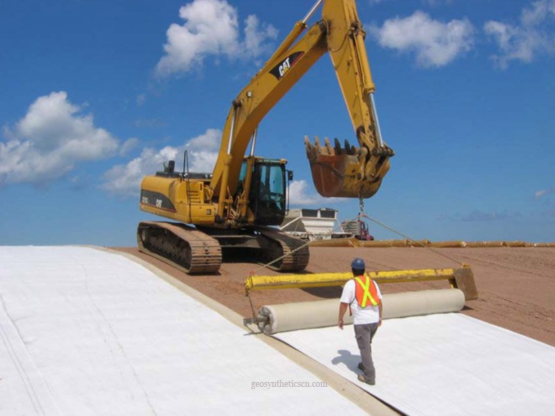Geosynthetic Clay Liner vs Geomembrane